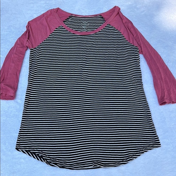 Maurices Black White Striped Tee Relaxed Fit size small - Picture 1 of 5